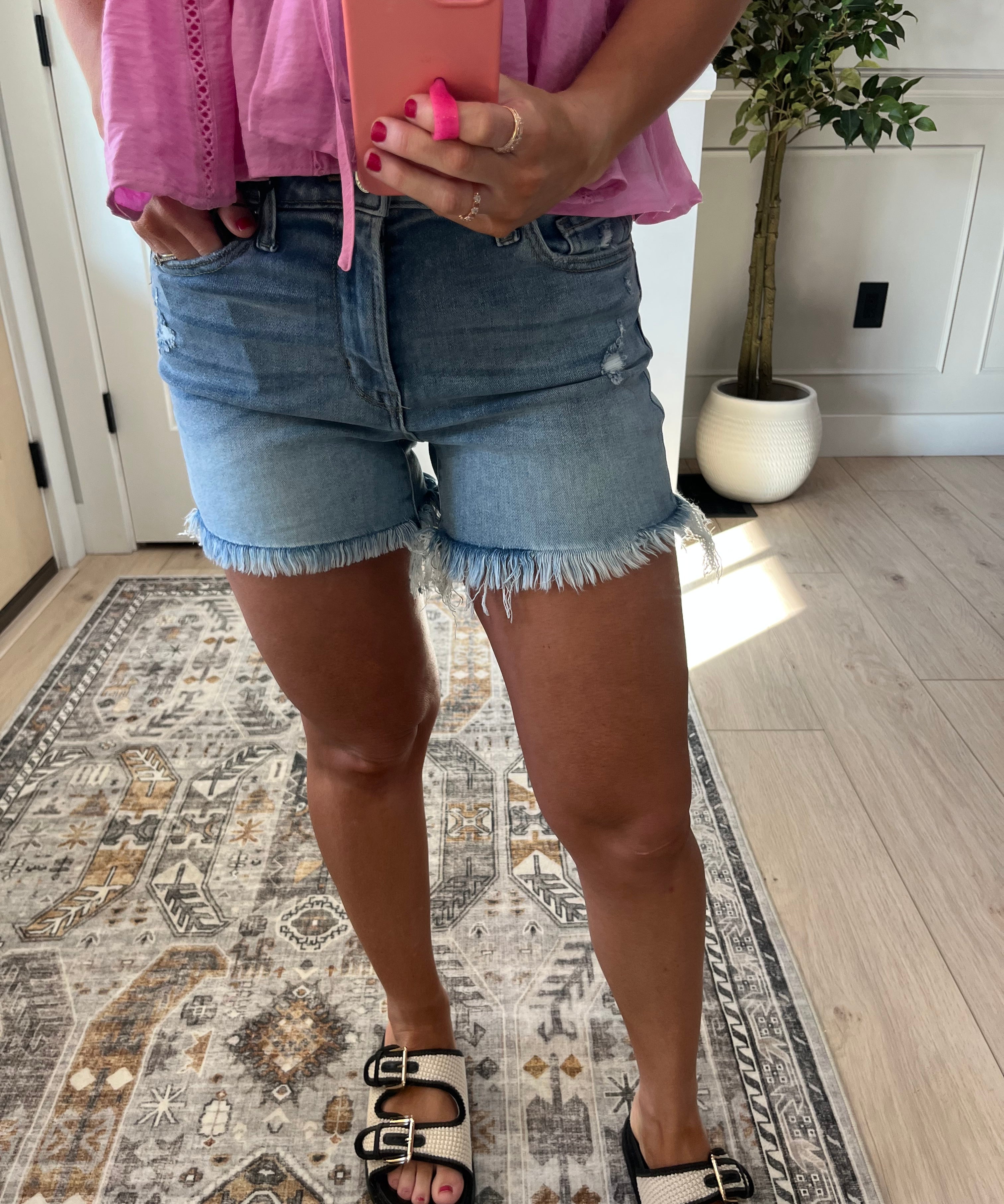 Frayed Hem Lightwash Shorts